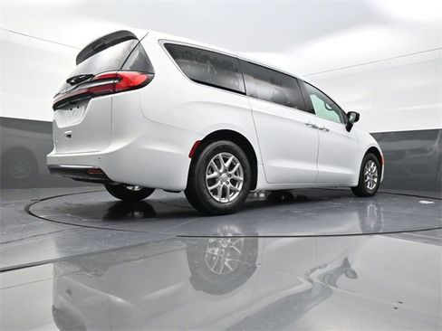New 2026 Chrysler Pacifica Select image 23