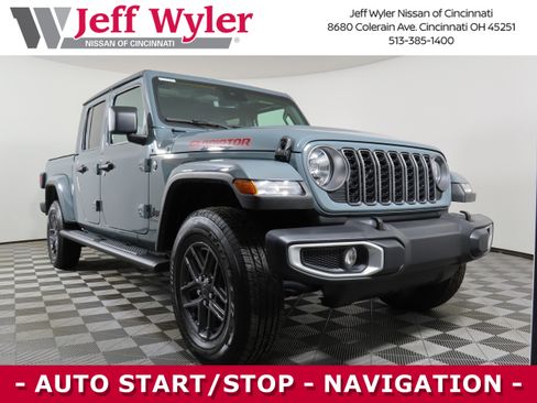 Used 2025 Jeep Gladiator Sport image 1