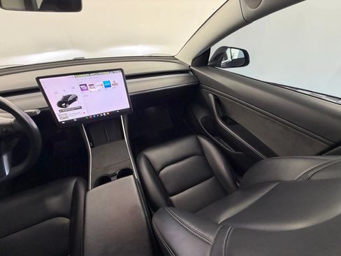Used 2018 Tesla Model 3 Long Range RWD image 10