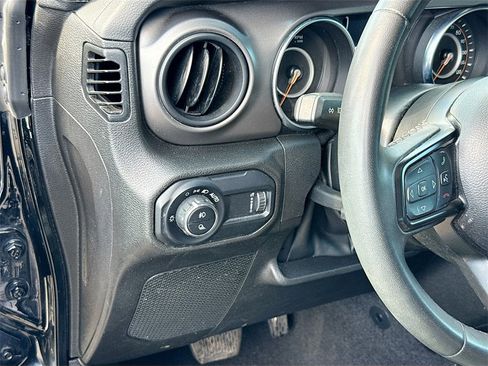 Used 2023 Jeep Gladiator Sport image 11