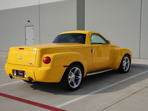 Used 2006 Chevrolet SSR w/ Preferred Equipment Group RWD image 7