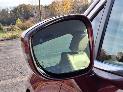 Used 2021 Chrysler Pacifica Touring-L image 40