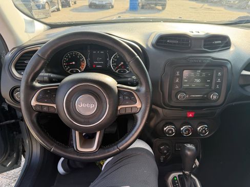 Used 2017 Jeep Renegade Latitude image 11