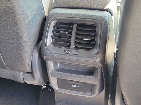 Certified 2025 Volkswagen Taos SE FWD image 6