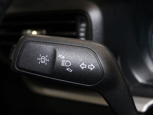 Used 2023 Ford Explorer XLT AWD/4WD image 24