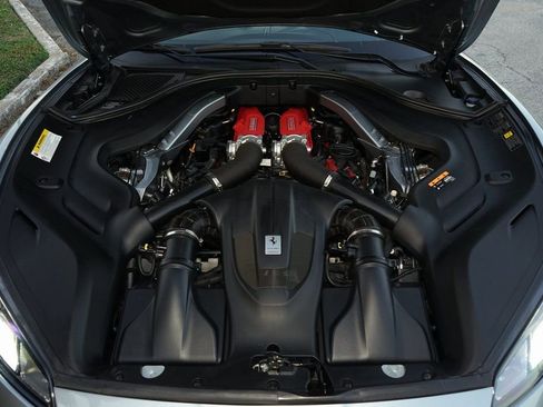Used 2019 Ferrari Portofino image 26