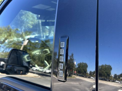 Used 2022 Ford F250 Lariat w/ Black Appearance Package image 11