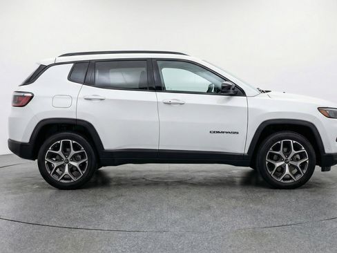 Used 2025 Jeep Compass Limited image 11