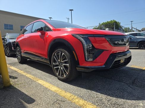 Used 2025 Cadillac Optiq Sport 1 AWD/4WD image 2
