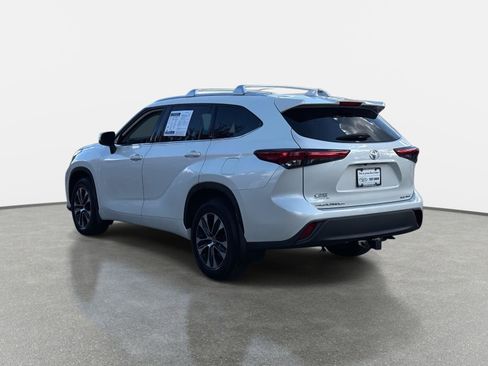 Used 2021 Toyota Highlander XLE image 7