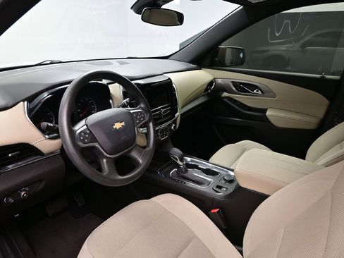 Used 2023 Chevrolet Traverse LS image 5