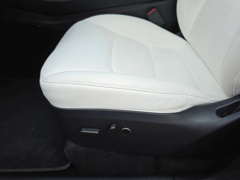 Used 2024 Tesla Model Y Long Range RWD image 25