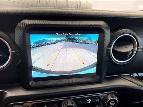 Used 2021 Jeep Wrangler Unlimited Sahara AWD/4WD image 23