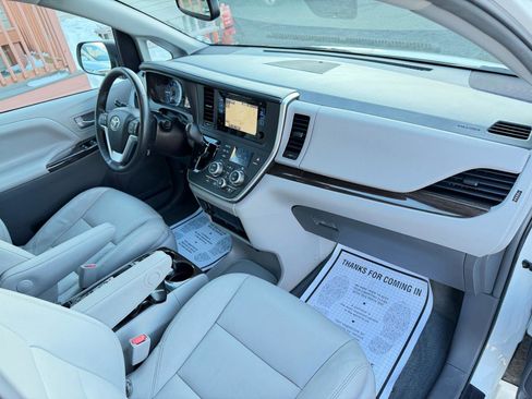 Used 2017 Toyota Sienna XLE Premium w/ Protection Package image 48