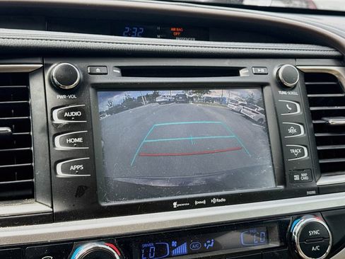 Used 2018 Toyota Highlander XLE FWD image 18
