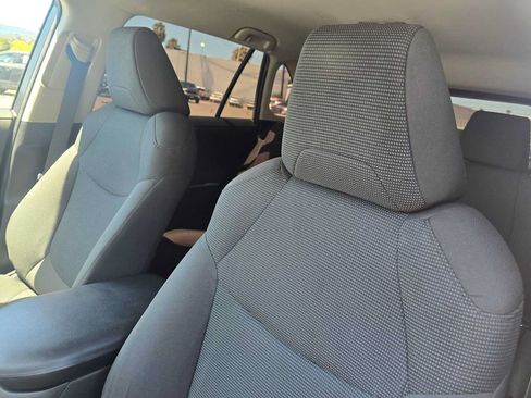 Used 2022 Toyota RAV4 LE AWD/4WD image 22