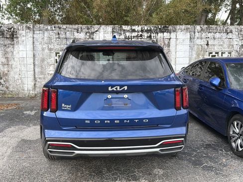 Certified 2022 Kia Sorento S FWD image 8
