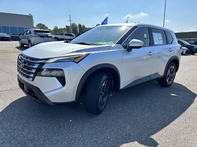 Used 2025 Nissan Rogue SV FWD image 31