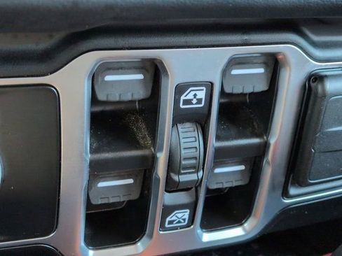 Used 2025 Jeep Gladiator Sport AWD/4WD image 23