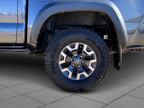 Used 2018 Toyota Tacoma TRD Off-Road image 11