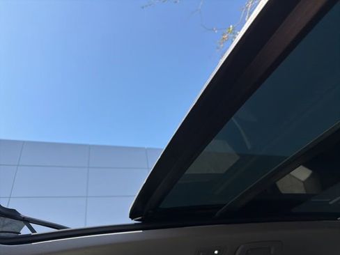 Used 2024 Volkswagen Taos SE image 11