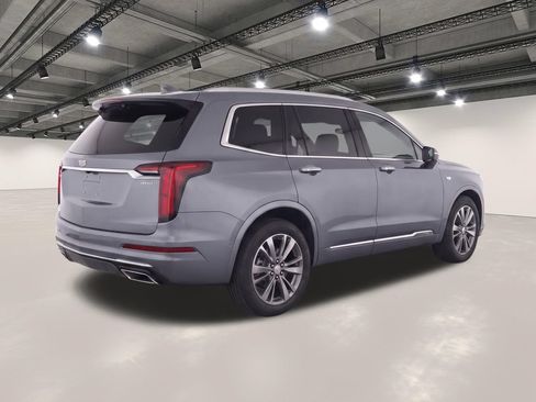Used 2021 Cadillac XT6 Premium Luxury FWD image 4