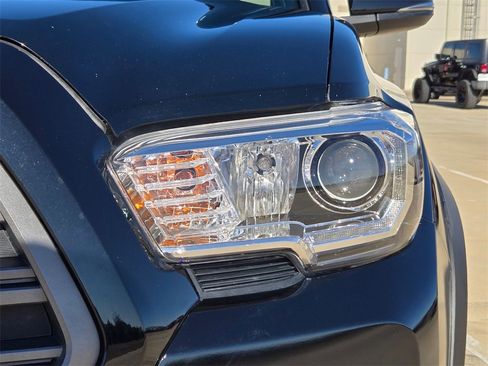 Used 2021 Toyota Tacoma TRD Off-Road image 30