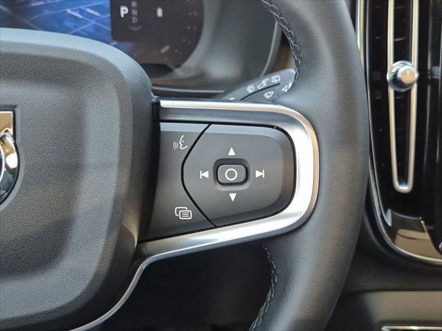 Used 2026 Volvo XC40 B5 Plus AWD/4WD image 15