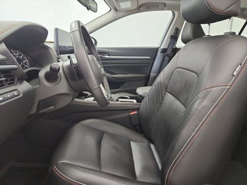 Used 2024 Nissan Altima 2.5 SR w/ SR Premium Package image 6