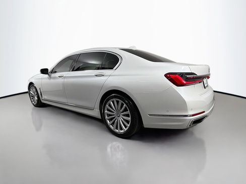 Used 2022 BMW 740i image 8