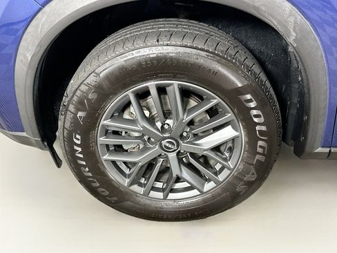 Used 2023 Nissan Rogue S FWD image 11