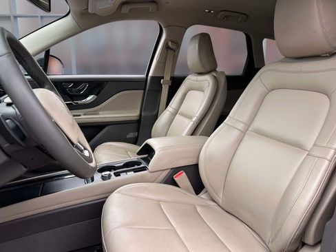 Used 2023 Lincoln Corsair AWD image 13