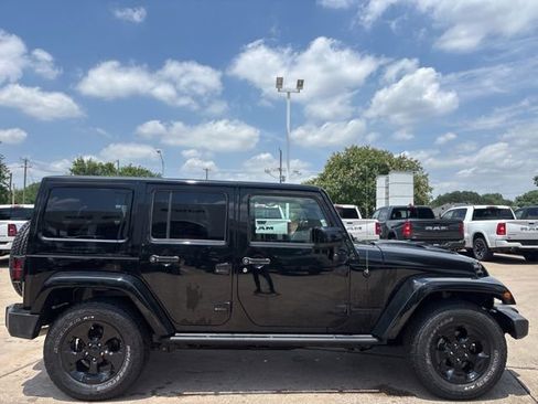 Used 2015 Jeep Wrangler Unlimited Sahara AWD/4WD image 4