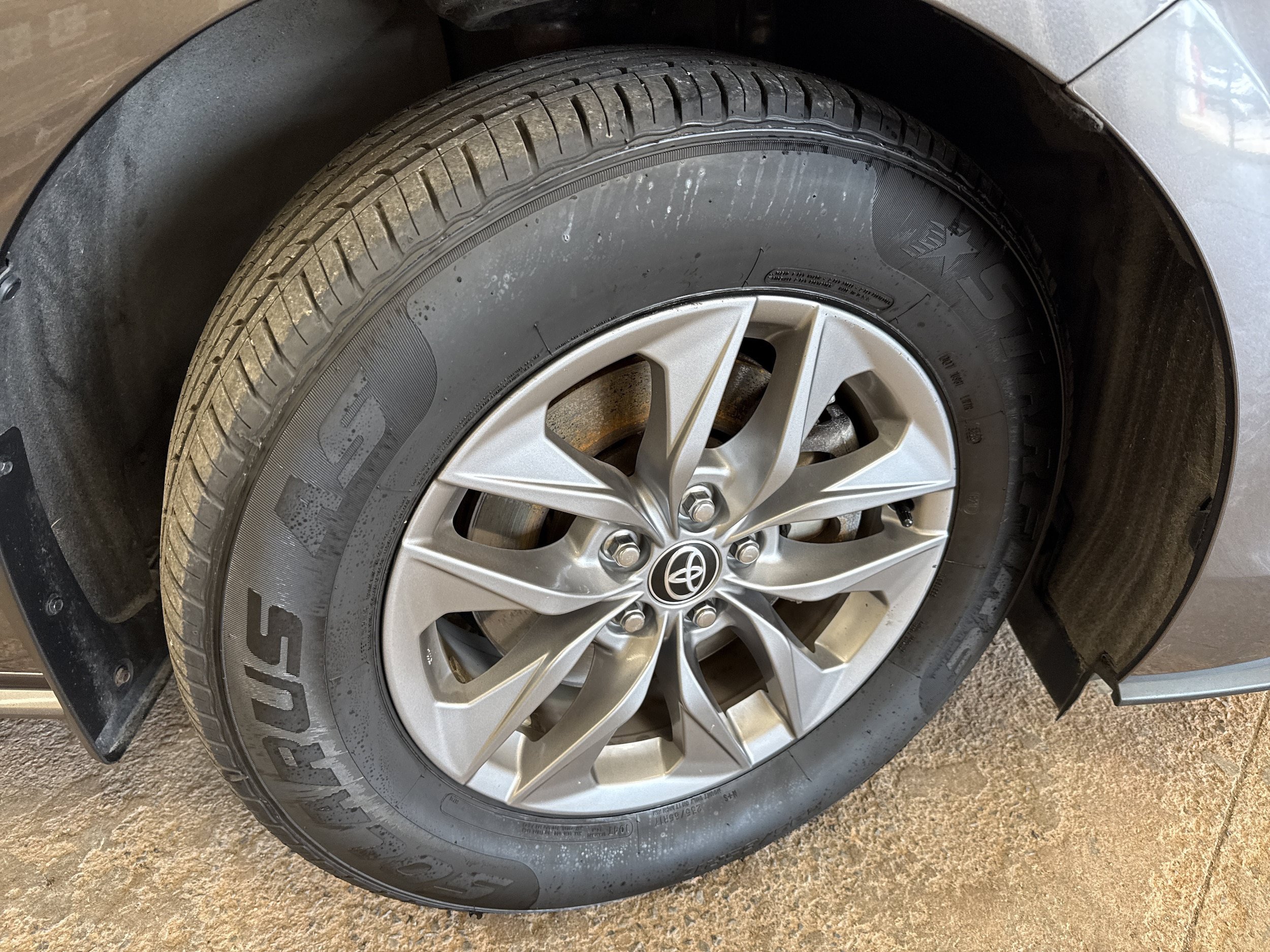 Used 2023 Toyota Sienna LE FWD image 17