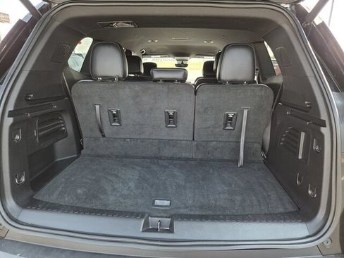 Used 2026 GMC Acadia Elevation w/ Elevation Premium Package FWD image 14