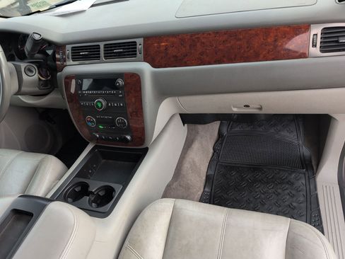 Used 2012 Chevrolet Suburban LT image 20