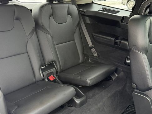 Used 2022 Volvo XC90 T6 Momentum w/ Advanced Package image 15