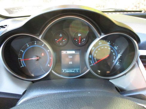 Used 2014 Chevrolet Cruze LS image 13