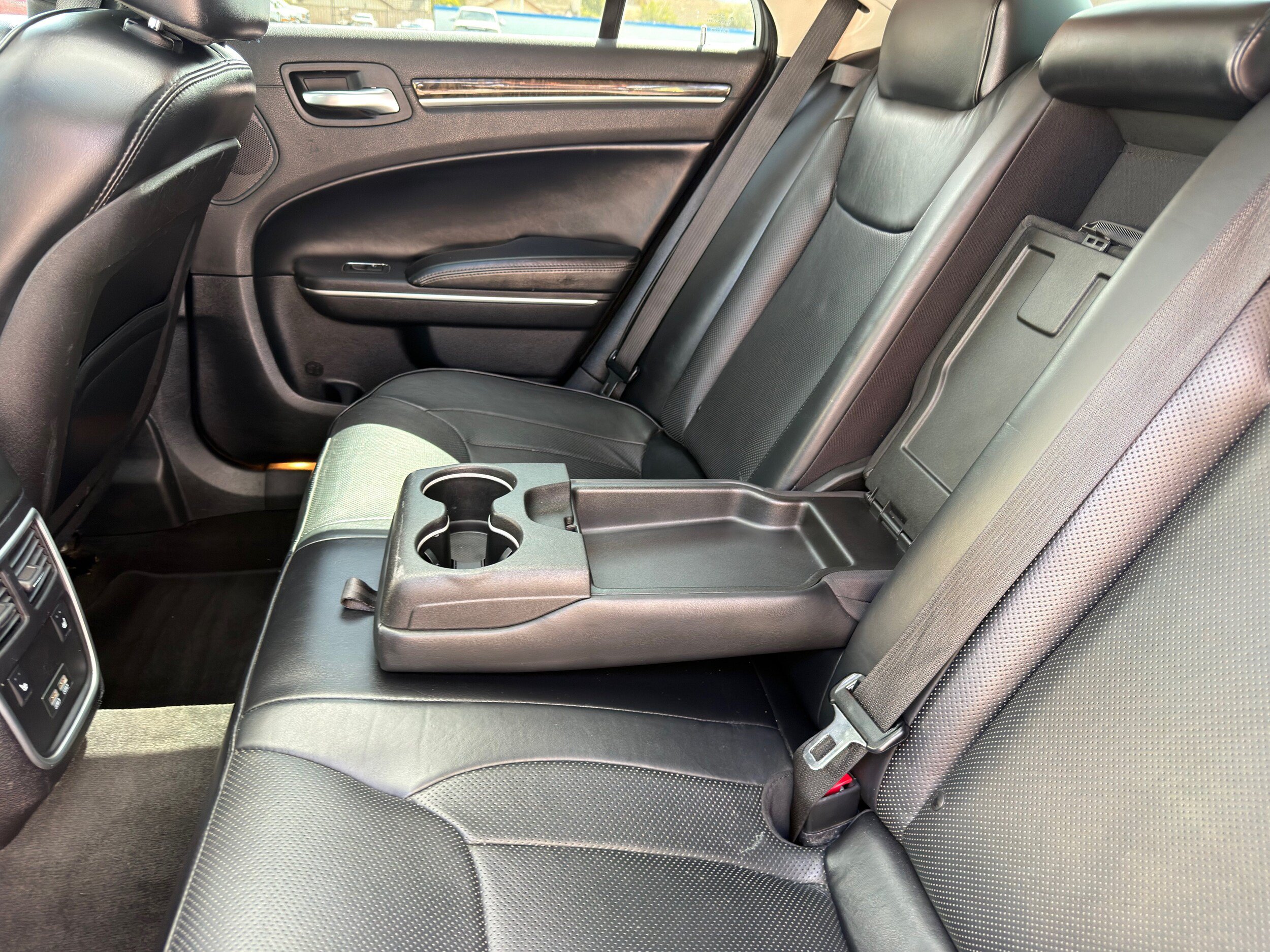 Used 2015 Chrysler 300 C w/ Harman/Kardon Audio Group RWD image 18