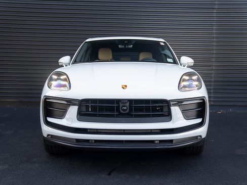 Used 2026 Porsche Macan AWD/4WD image 25