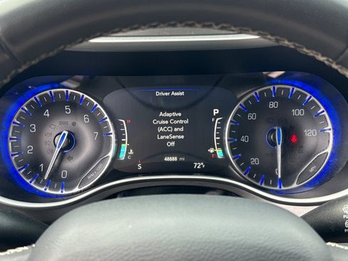 Used 2024 Chrysler Pacifica Touring-L FWD image 21