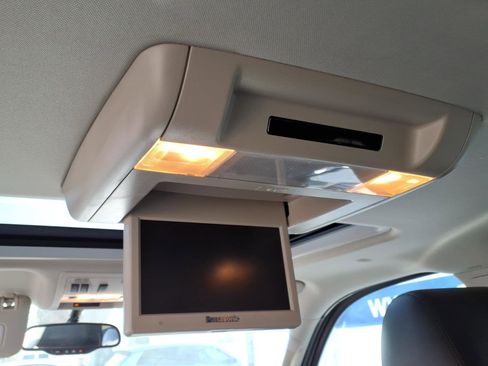 Used 2014 Cadillac Escalade Luxury image 14