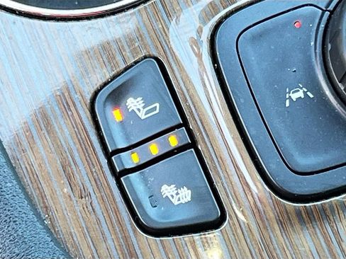 Used 2023 GMC Acadia SLE w/ Driver Convenience Package image 19