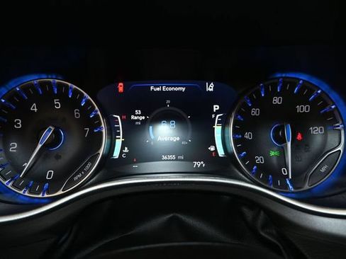 Used 2024 Chrysler Pacifica Touring-L FWD image 6