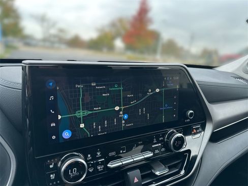 Used 2023 Toyota Highlander Limited image 20