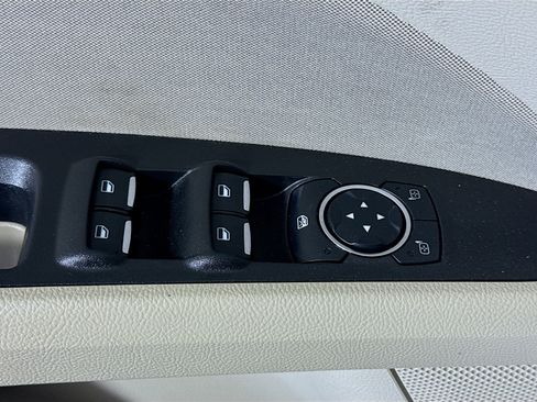 Used 2020 Ford Fusion SE image 24