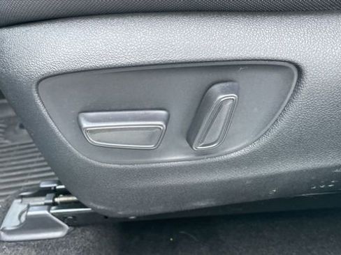 Used 2024 Toyota Highlander LE image 12