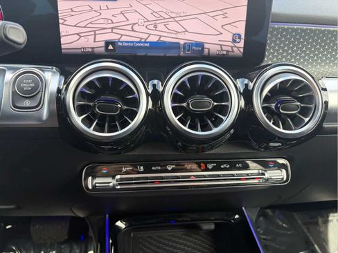 Used 2025 Mercedes-Benz GLB 250 4MATIC image 19