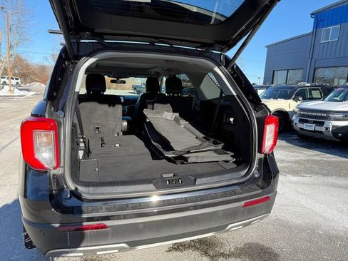 Used 2022 Ford Explorer XLT w/ Equipment Group 202A image 11