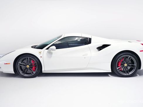Used 2019 Ferrari 488 Spider RWD image 4